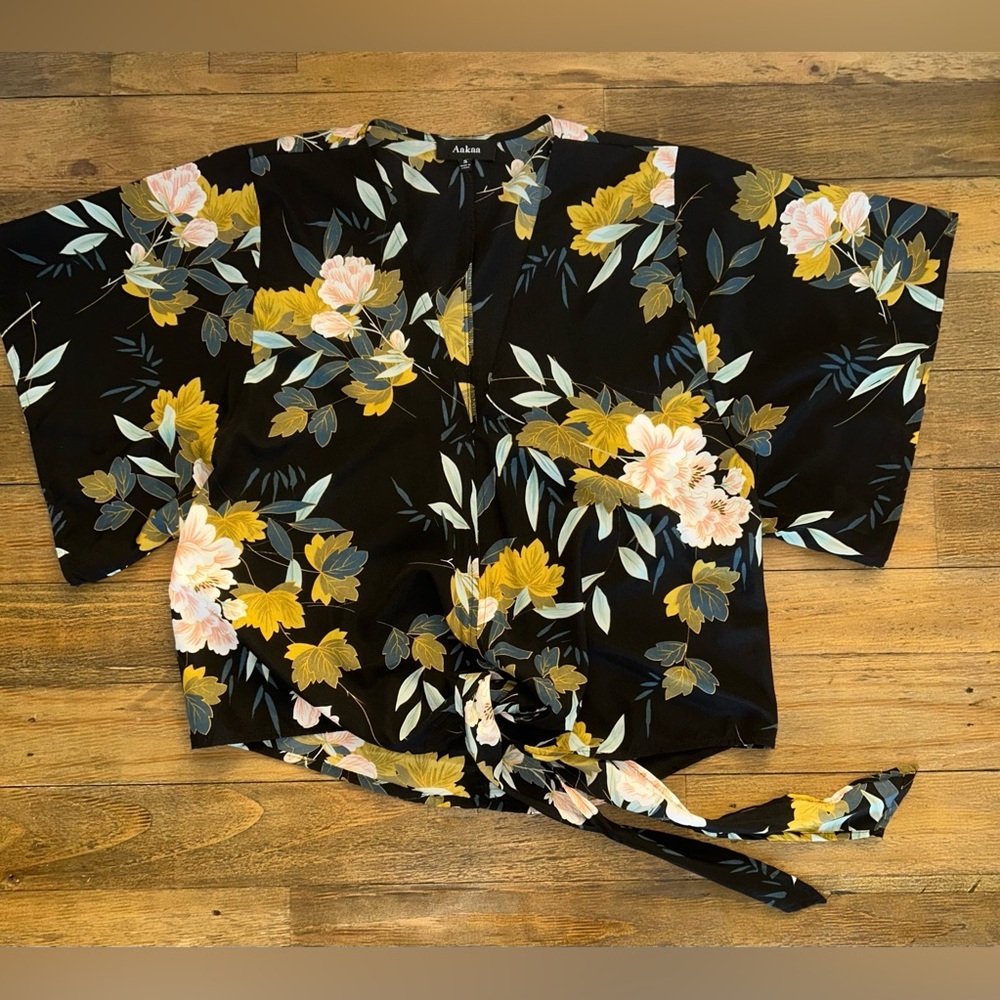 Aakaa Black Greens and Blush Pinks Floral Tie-Front Kimono style Silky Top - Picture 3 of 12